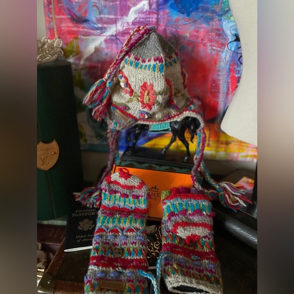 Sweetest LUCY IBURG colorful Wool handcrafted in Peru Hat Mitten SET Accessory - Picture 12 of 12